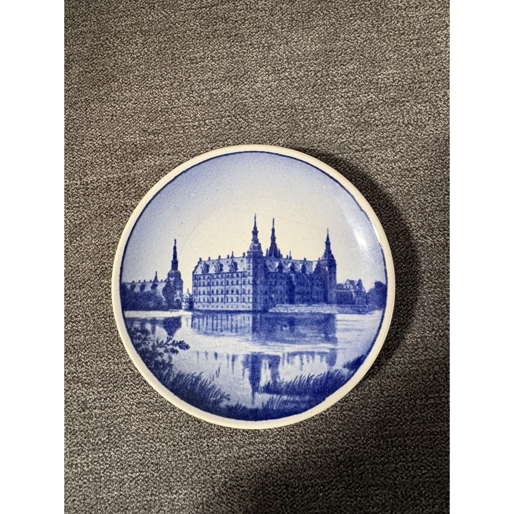 ROYAL COPENHAGEN Denmark Butter Pat Fajance 6-2010 FREDERIKSBORG Slot -‎ Mint